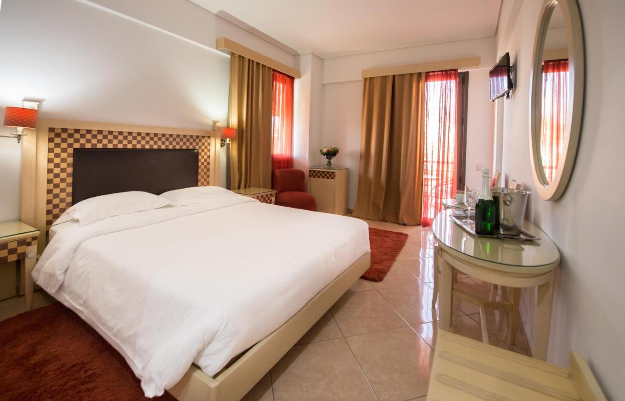Premier Agrinio Heart Hotel מראה חיצוני תמונה