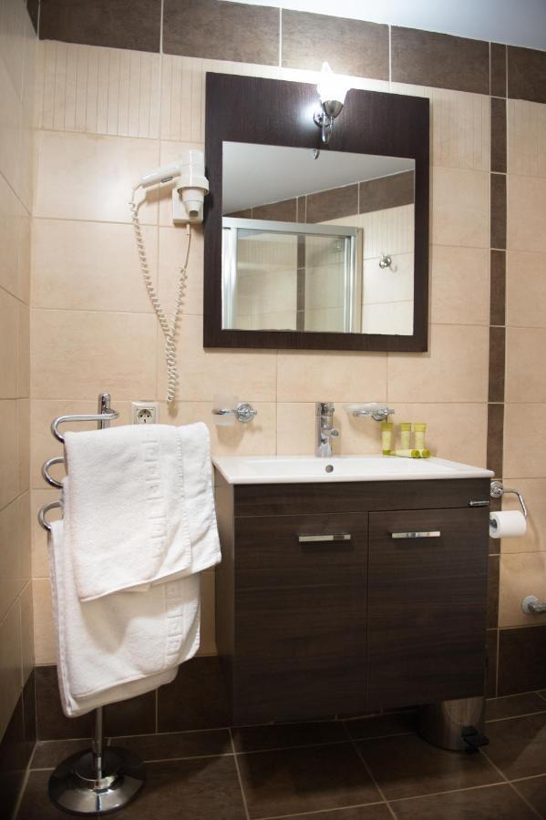 Premier Agrinio Heart Hotel מראה חיצוני תמונה