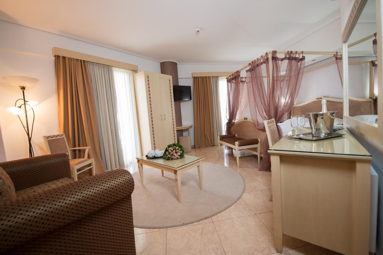Premier Agrinio Heart Hotel מראה חיצוני תמונה