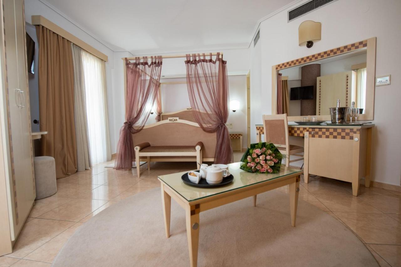 Premier Agrinio Heart Hotel מראה חיצוני תמונה