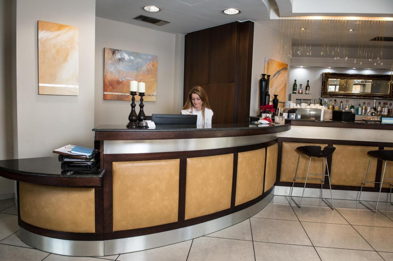 Premier Agrinio Heart Hotel מראה חיצוני תמונה